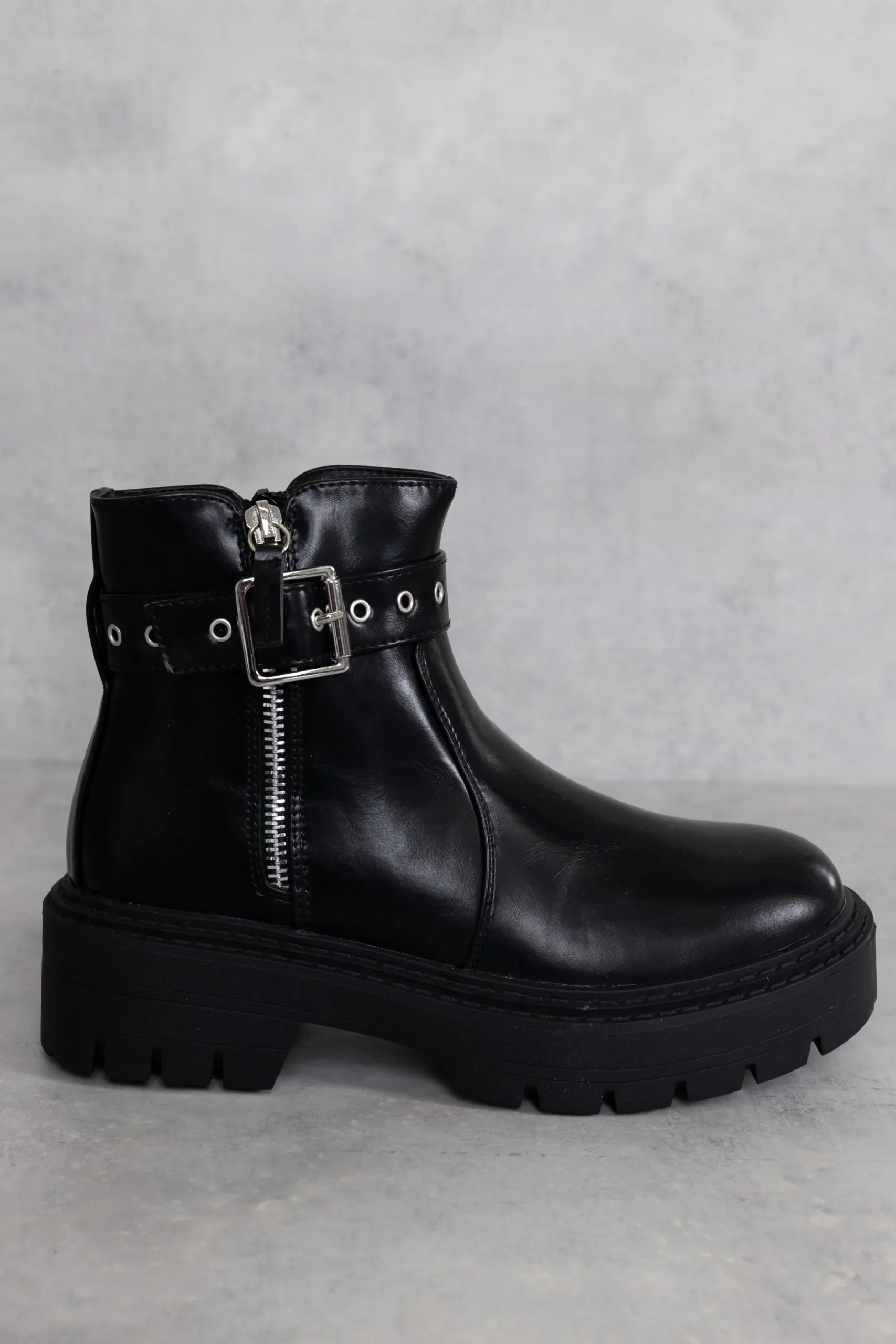 Glamorous Boots|Black Chunky Buckle Chelsea Boots -