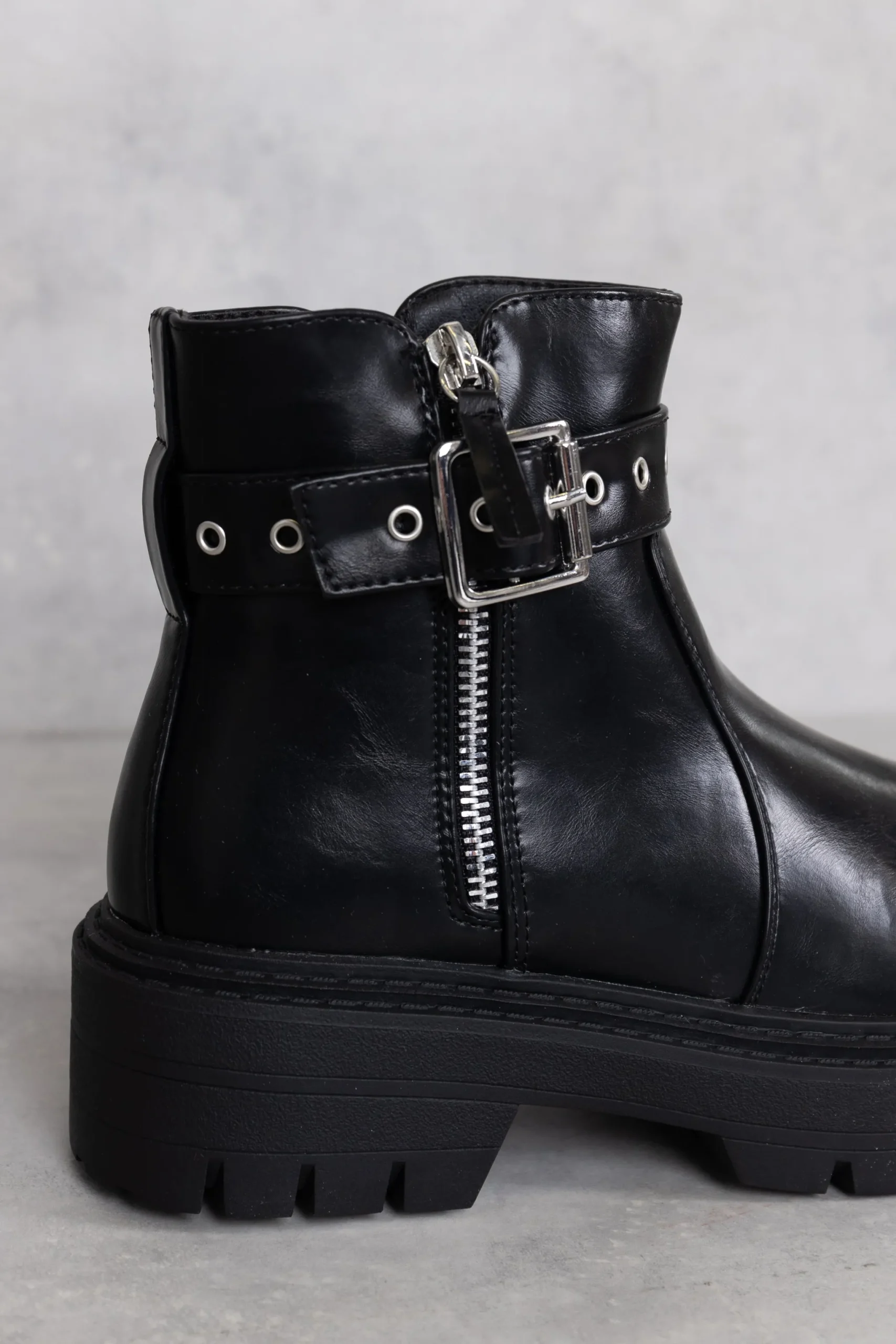 Glamorous Boots|Black Chunky Buckle Chelsea Boots -