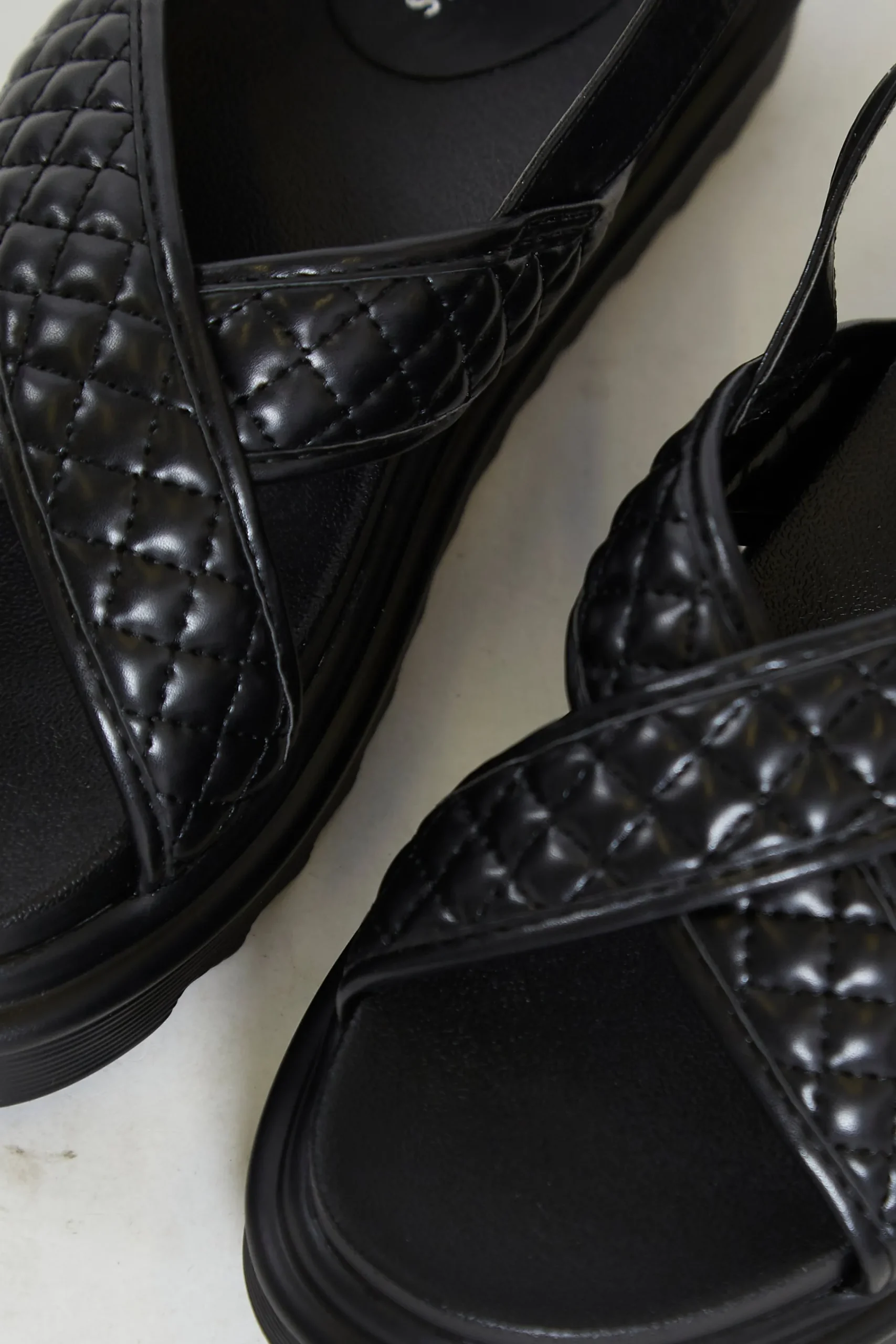 Glamorous Chic Escapes|Jet Setter|Black Cross Strap Flatform Sandals -