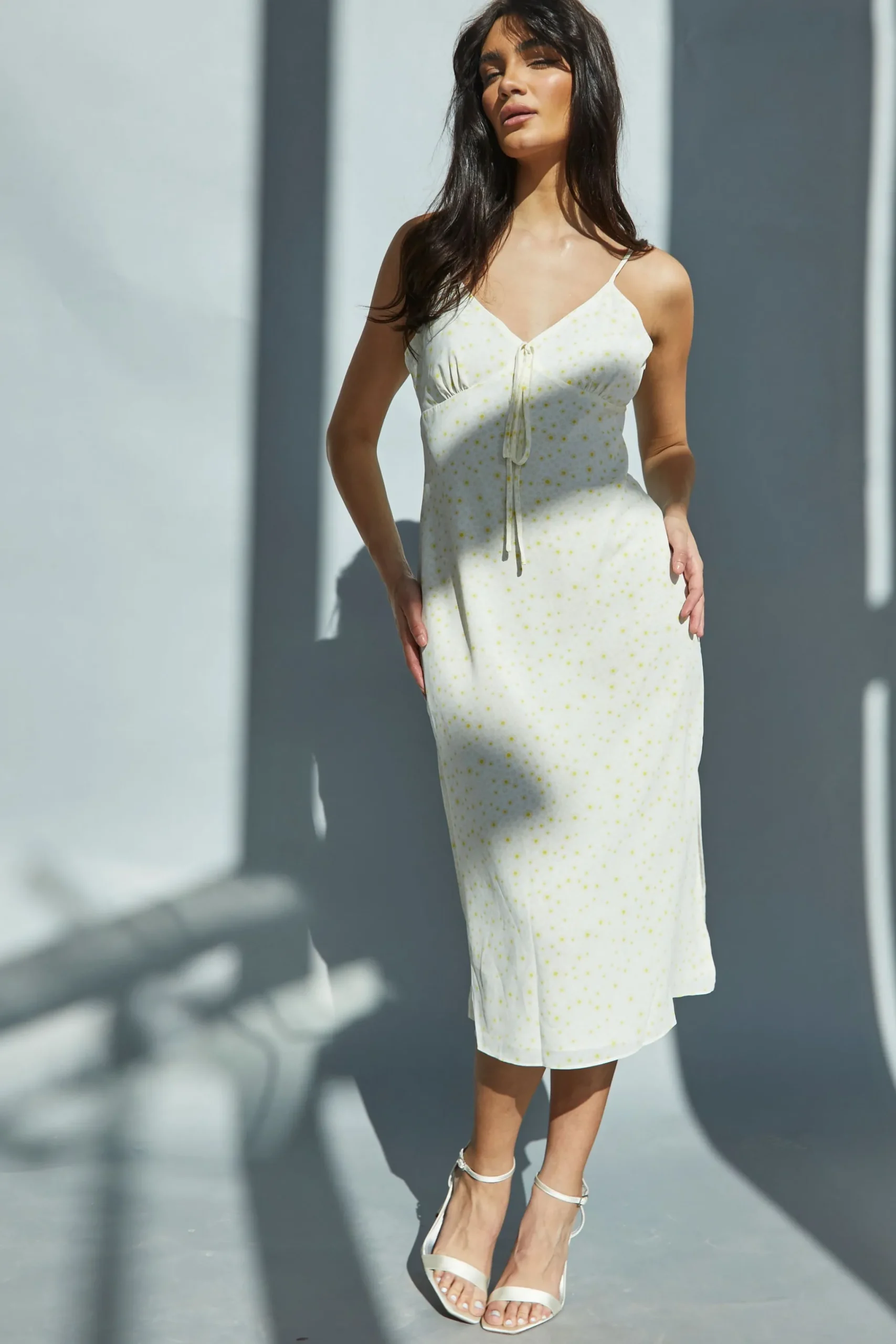 Glamorous Midi & Midaxi Dresses|Midi & Midaxi Dresses|Pale Daisy V-Neck Tie Front Midi Dress -